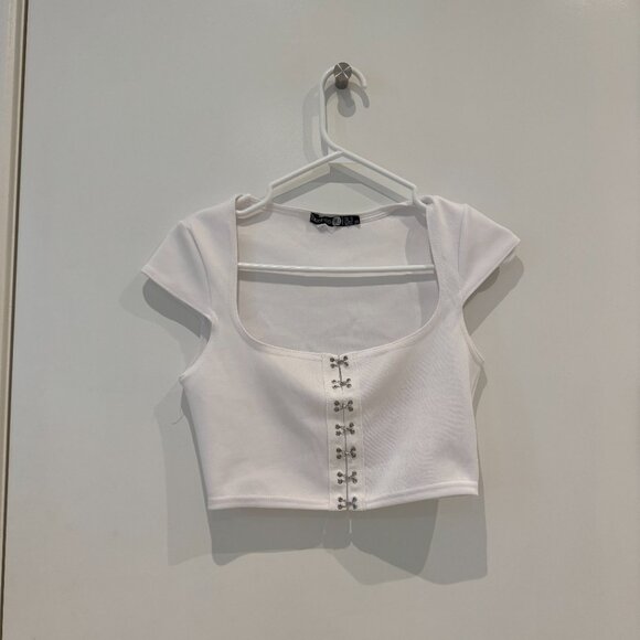 Boohoo / PrettyLittleThing Hook & Eye Crop Top – White / US 4 - Picture 3 of 4